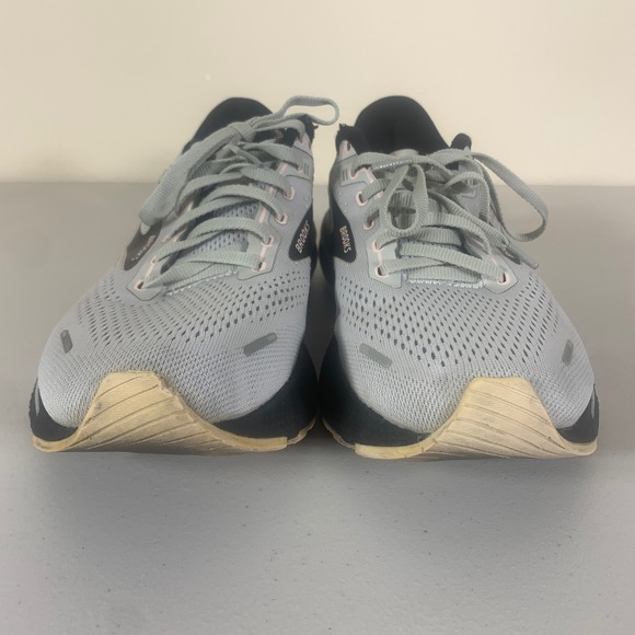 Brooks Adrenaline GTS 22 White and Black Athletic Shoes - Picture 3 of 12